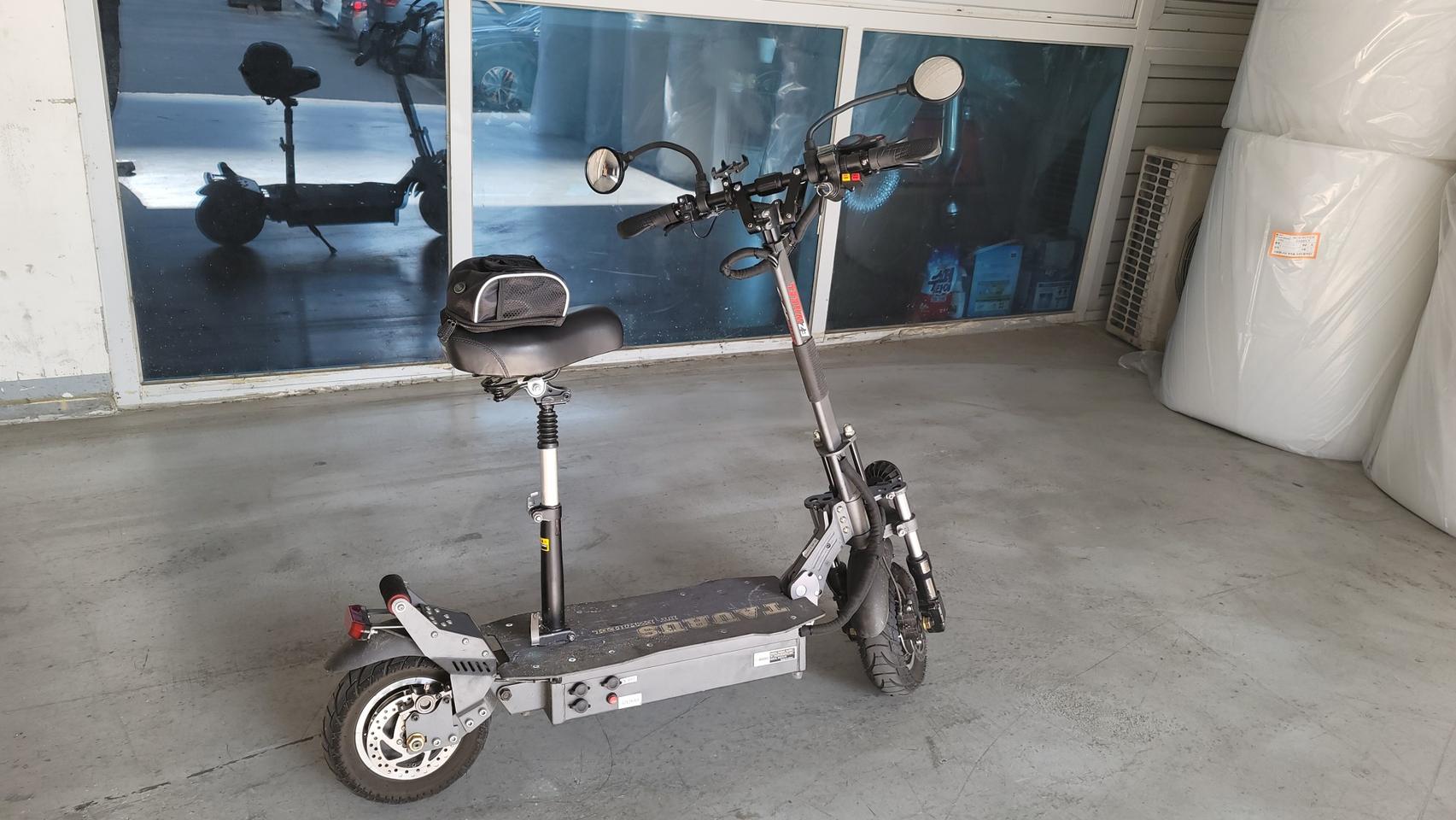 전동킥보드 이지휠 타우러스 클래식 판매합니다 듀얼모터 abs브레이크