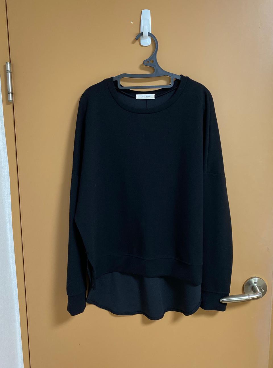 언발 블랙 맨투맨