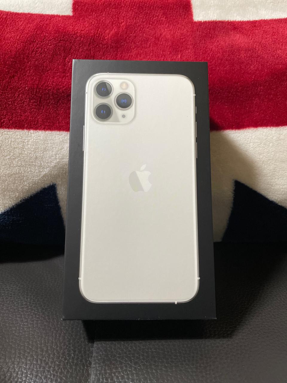 아이폰 11pro 256gb 화이트 박스 (미 사용 유선 이어폰 포함)