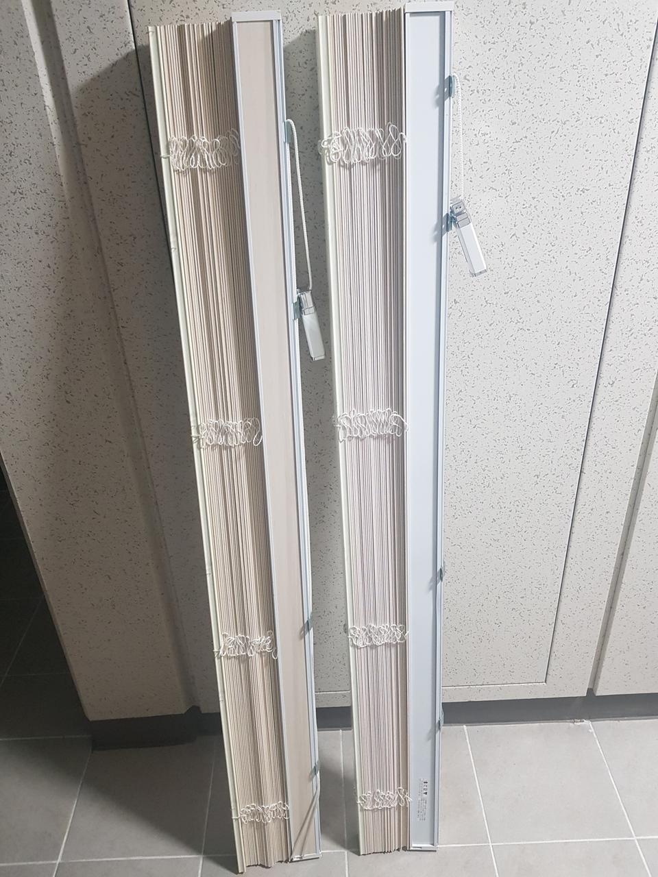 오동나무 블라인드 2개 팝니다.