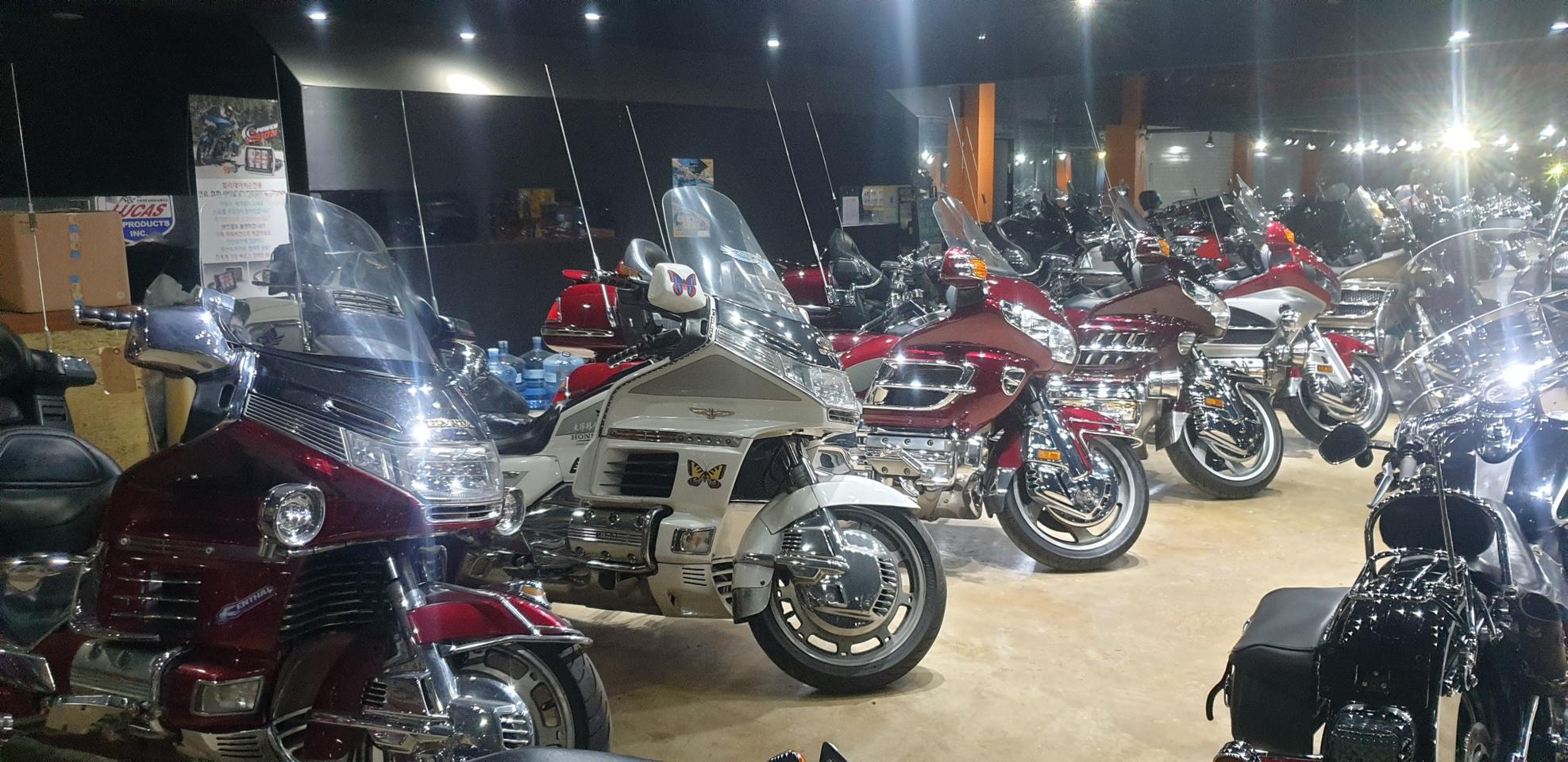 혼다 골드윙중고매장  골드윙 팝니다.