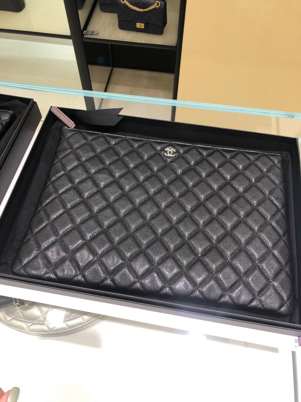 [새제품] 샤넬 클래식 캐비어&은장 클러치 라지사이즈 30번대 최신상