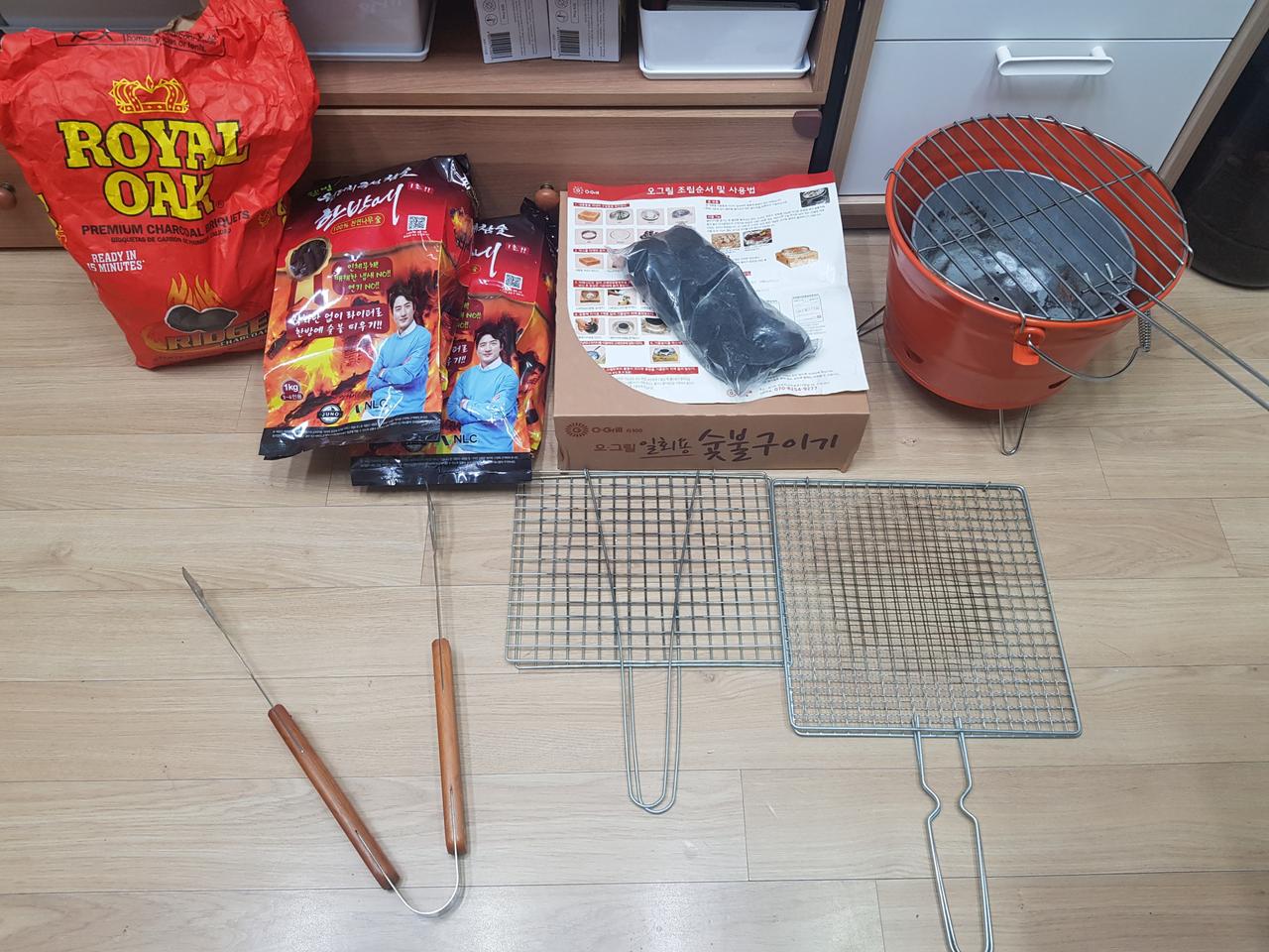 캠핑용품 세트 (숯ㆍ숯집게ㆍ그릴ㆍ석쇠ㆍ일회용그릴) ᆢ 가격 협의가능