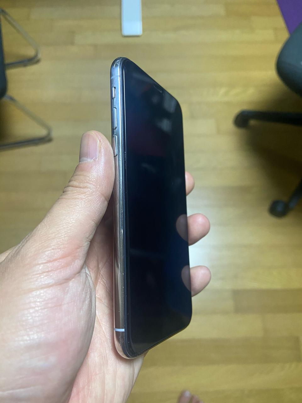 아이폰 x 화이트 실버 256기가 팝니다