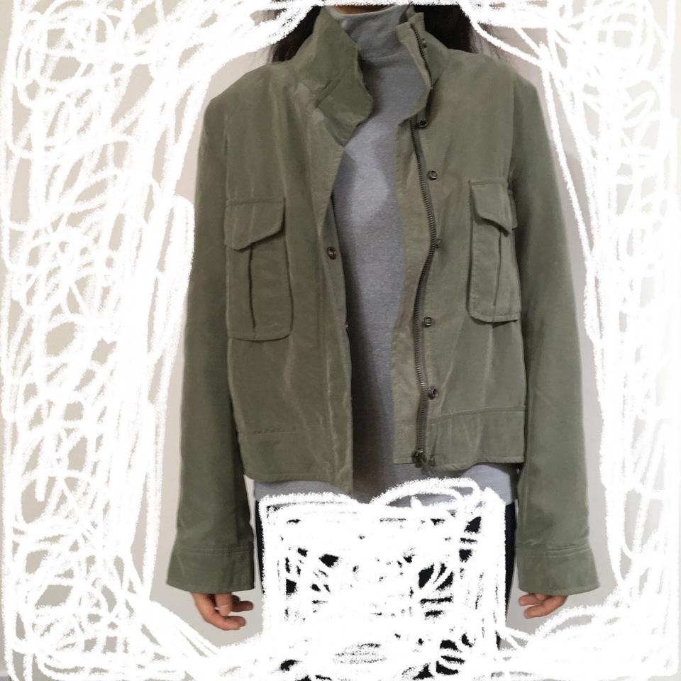 카키색 자켓