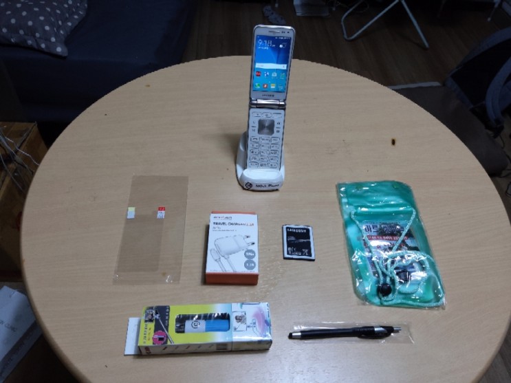 SKT 갤럭시스마트폴더폰 화이트 정상해지 A급 판매합니다 