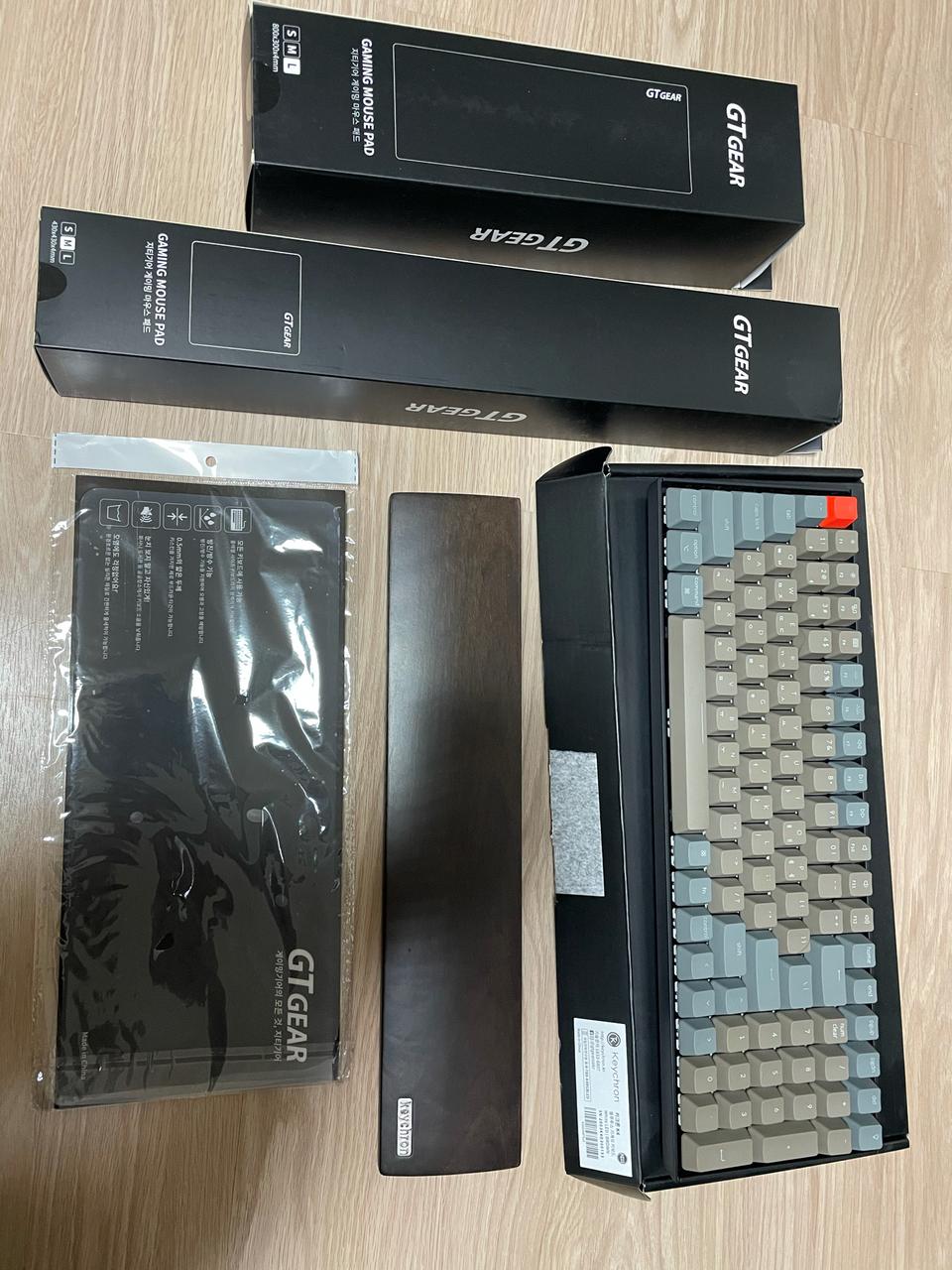 키크론 k4 거의신품 판매합니다.