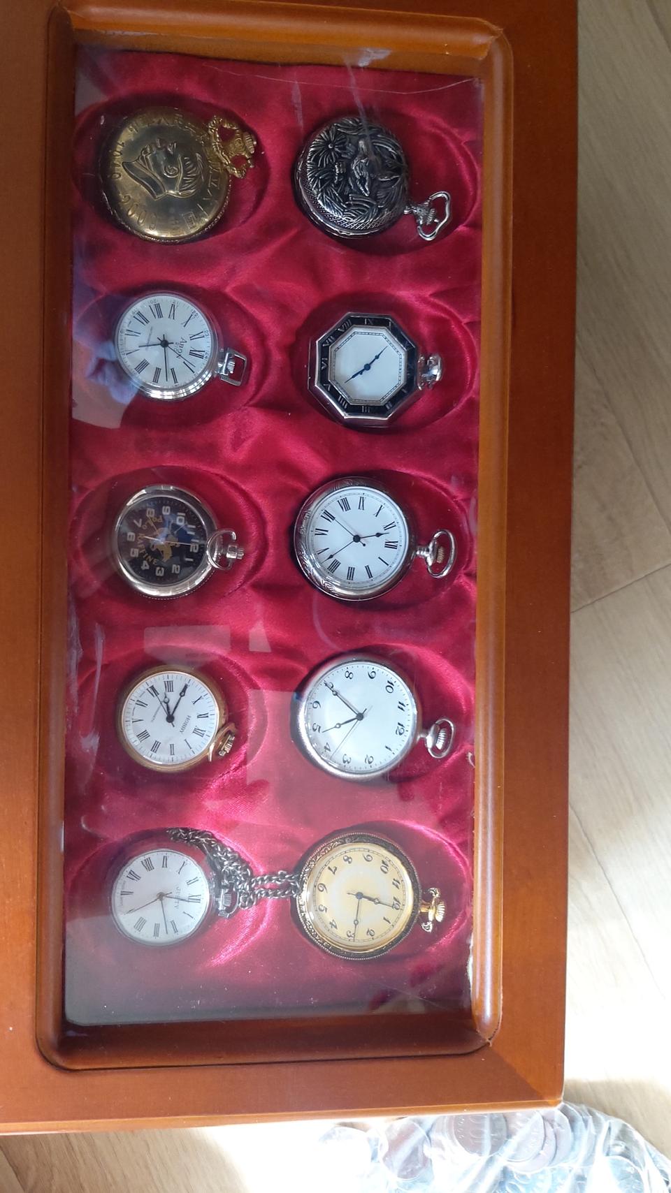 회중시계 10개와 보관함
