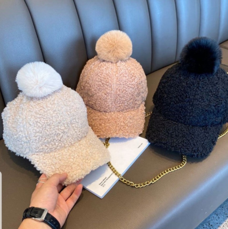 무배)새상품 귀염 뽀글이 밍크 방울 캡모자