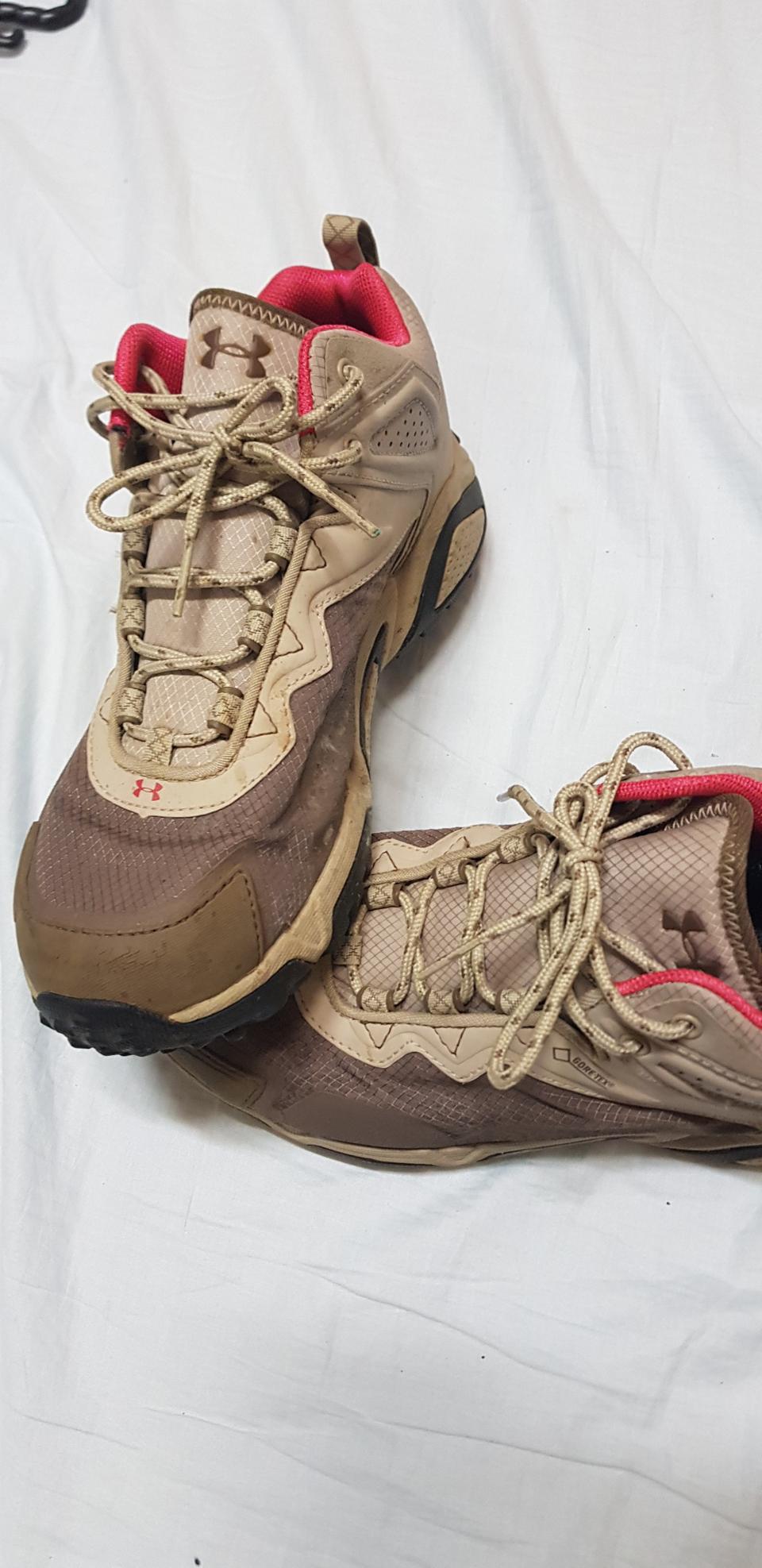 언더아머 트래킹화250 정품.