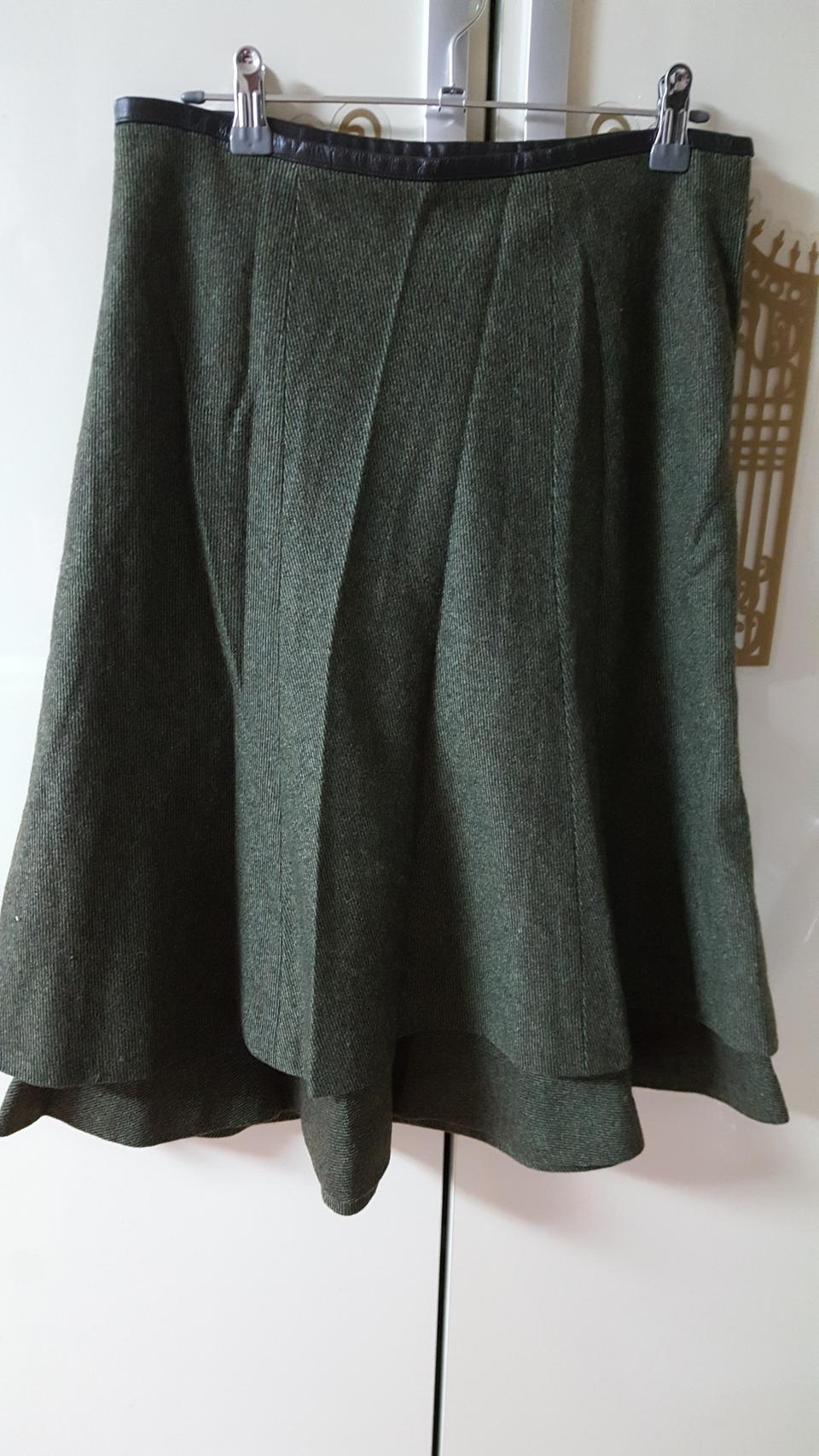 올리브 그린 캉캉 모직 스커트