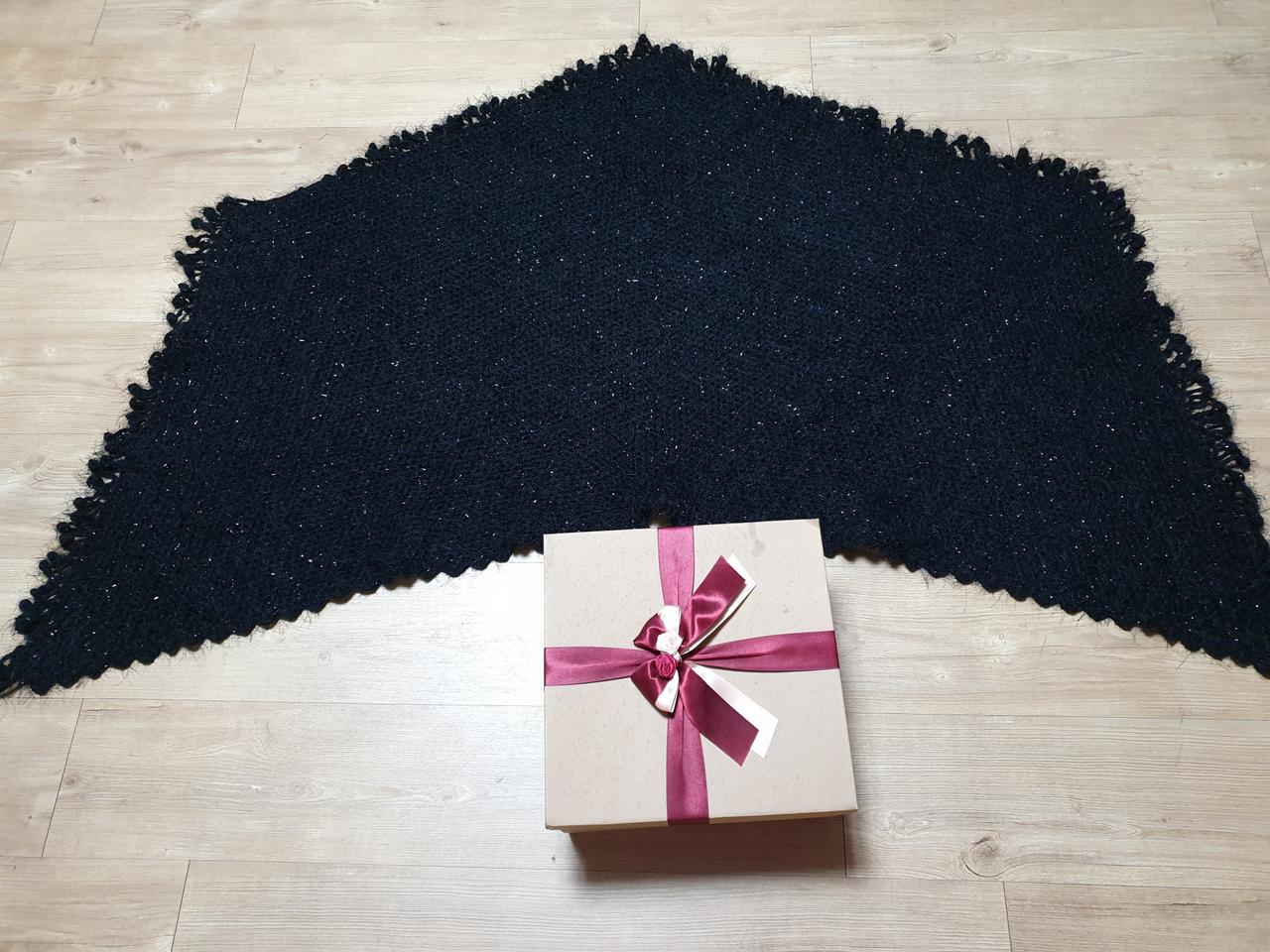 따뜻하고 도톰한 수제 니트 어깨 블랙숄