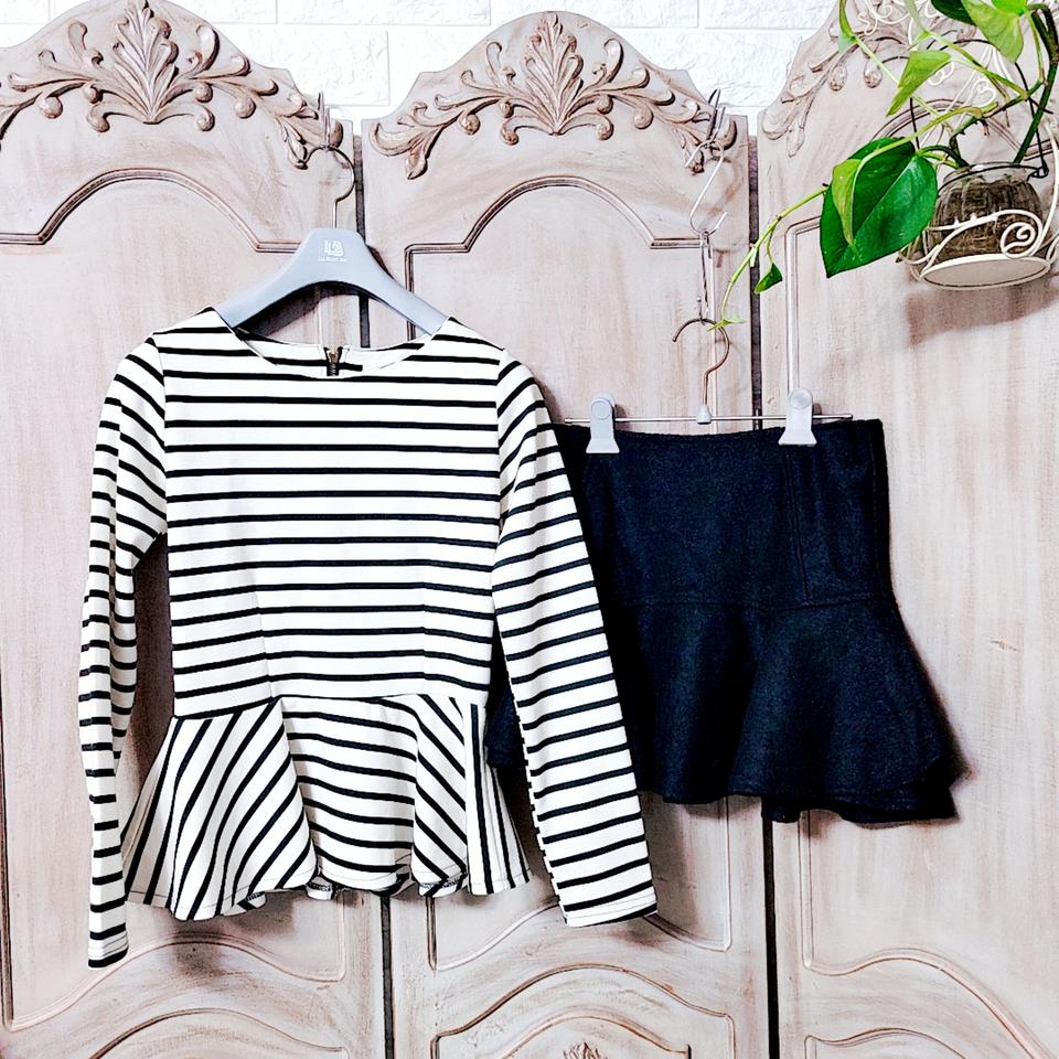 뒷지퍼블라우스와 프릴스커트