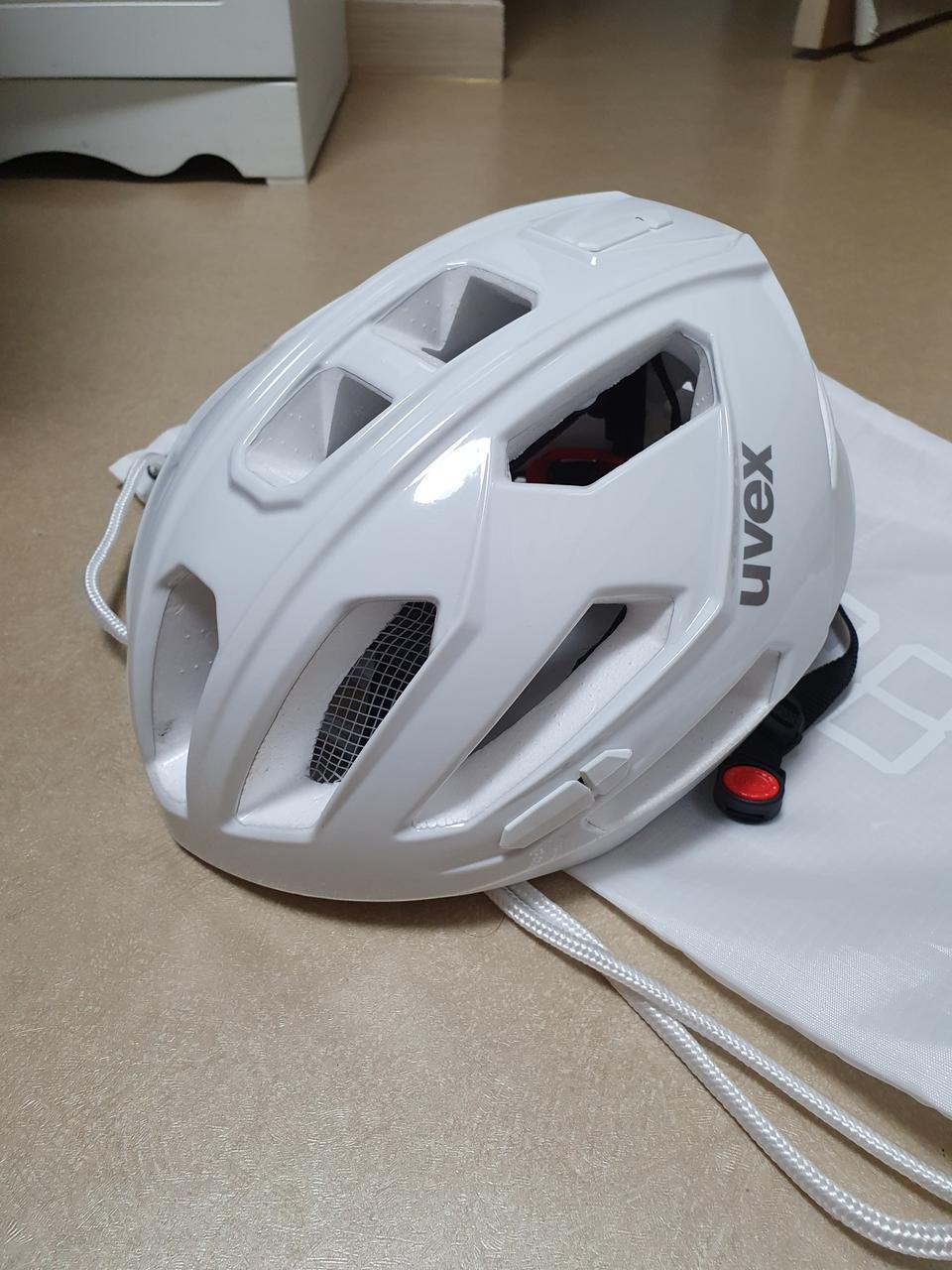 자전거 헬멧 우벡스(UVEX) 콰트로 56~61사이즈 팝니다