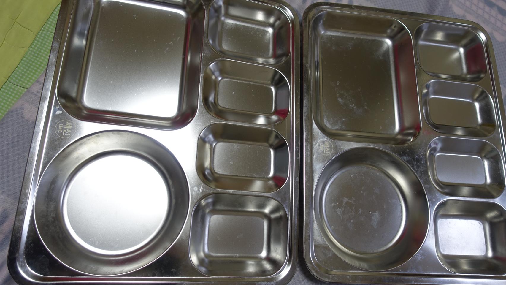 식판 새거 두개 팝니다