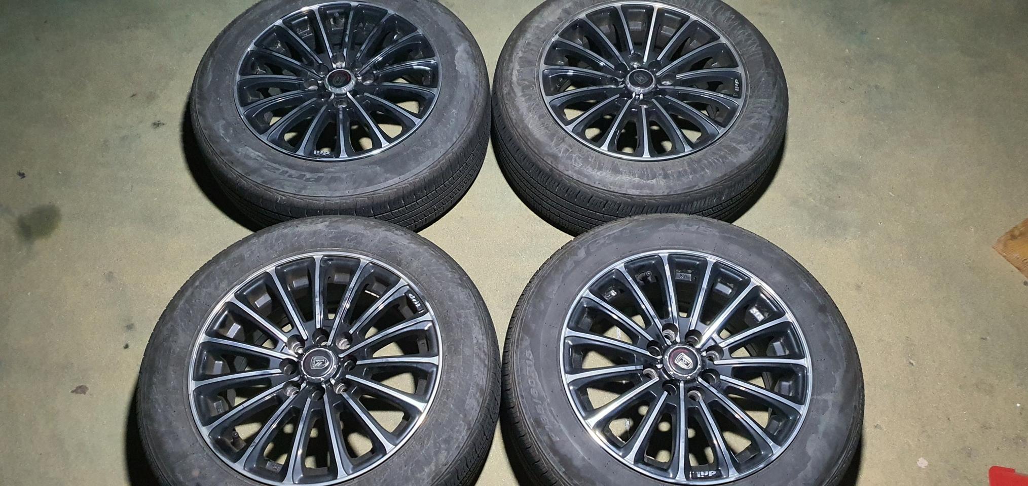 15인치 휠타이어 한대분 (8홀)