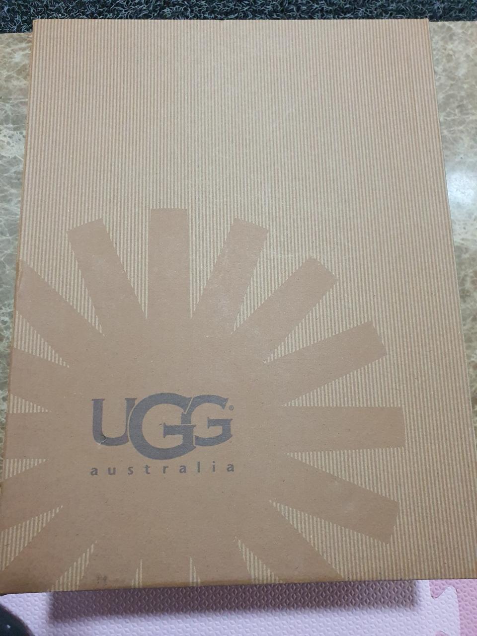 UGG k classic 5251k (us4)