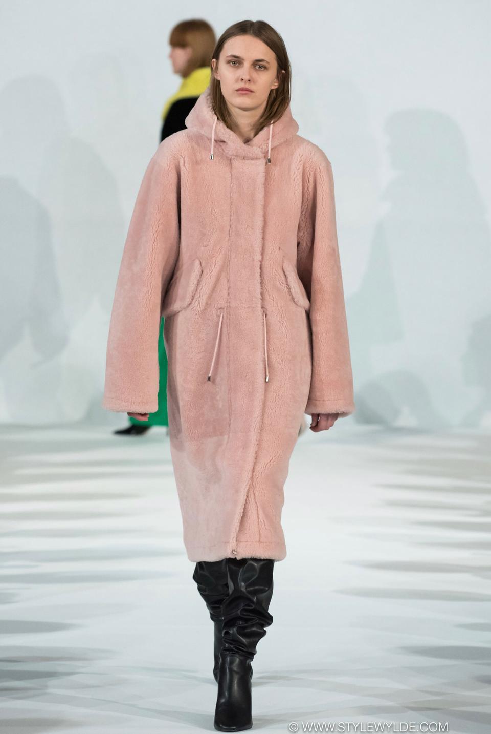 가격내림) 365만원짜리 정품 앤베스트 퍼하우스 백퍼천연양가죽 후드집업 코트