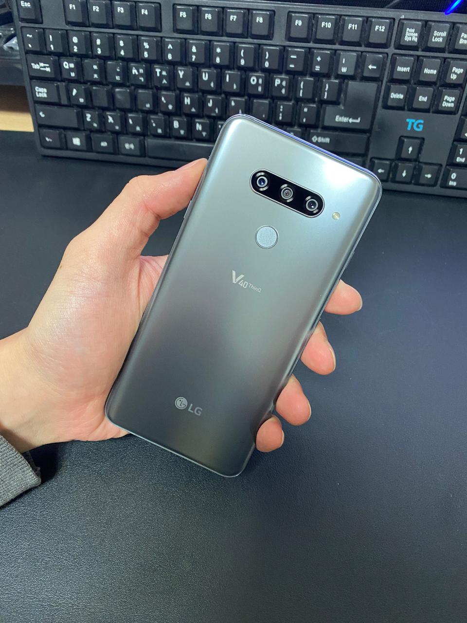 LG V40 128GB 그레이