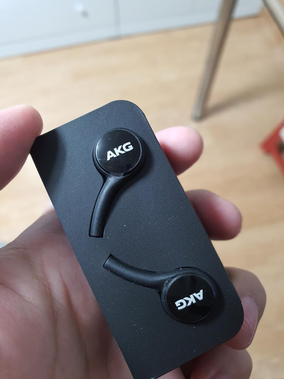 akg이어폰