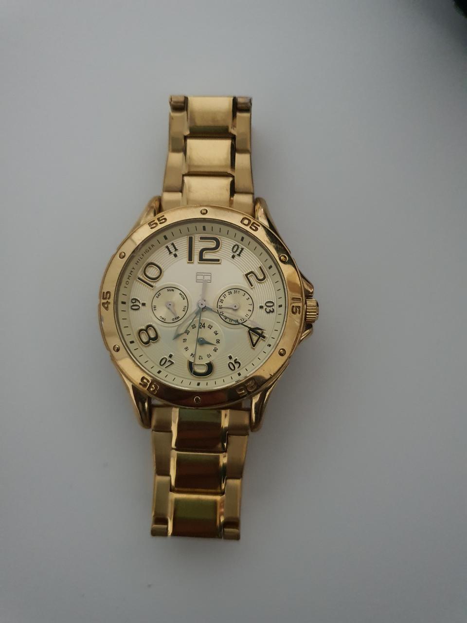 타미힐피거시계 판매합니다.