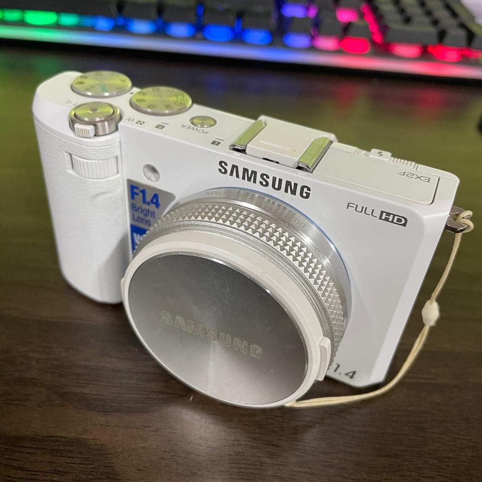 밝은 렌즈로 유명한 디지털 카메라 삼성 EX2F 디카 판매해요!