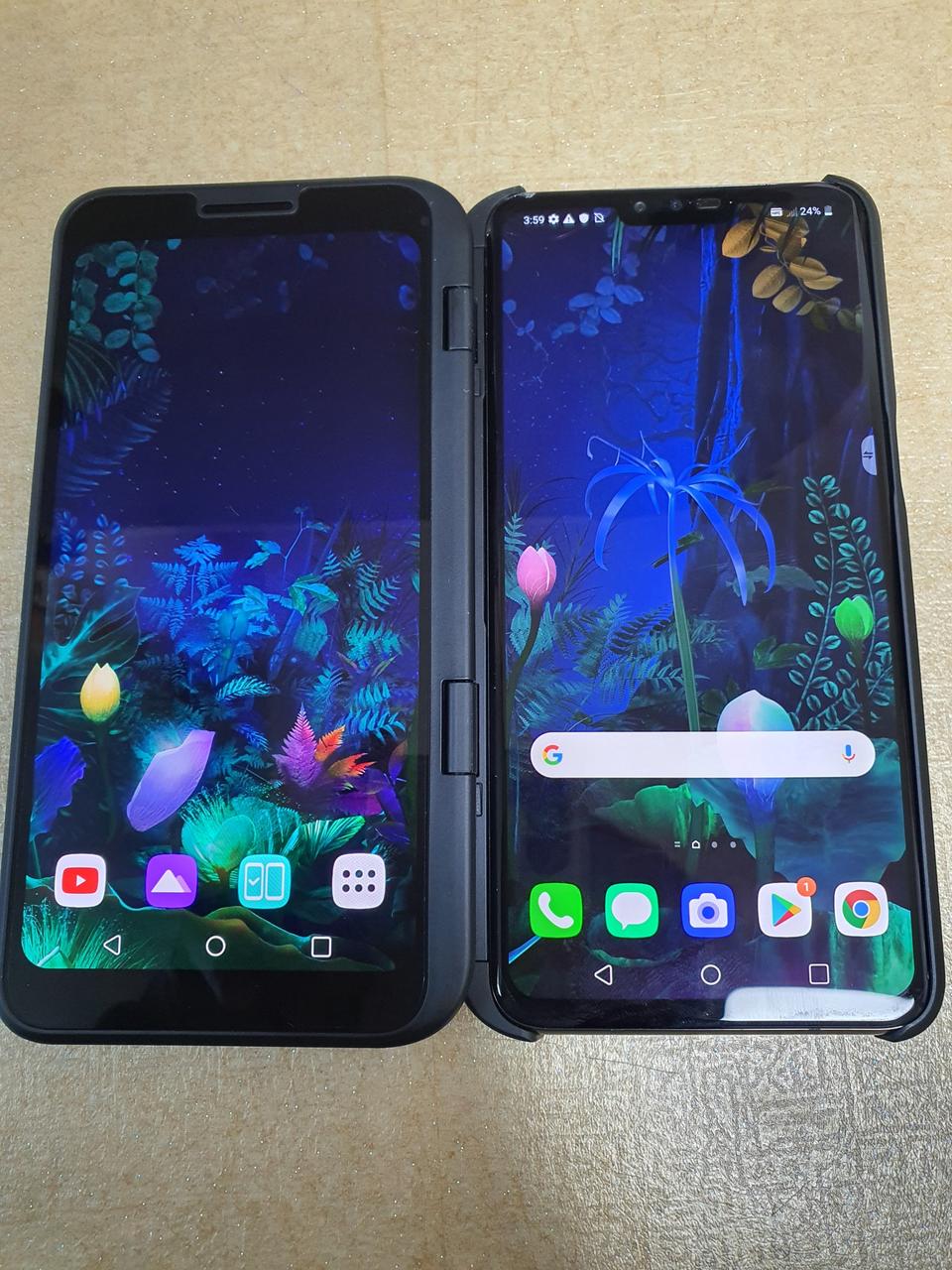 ♡V50 128기가 블랙♡액정깨진거 팝니다(듀얼스크린포함)