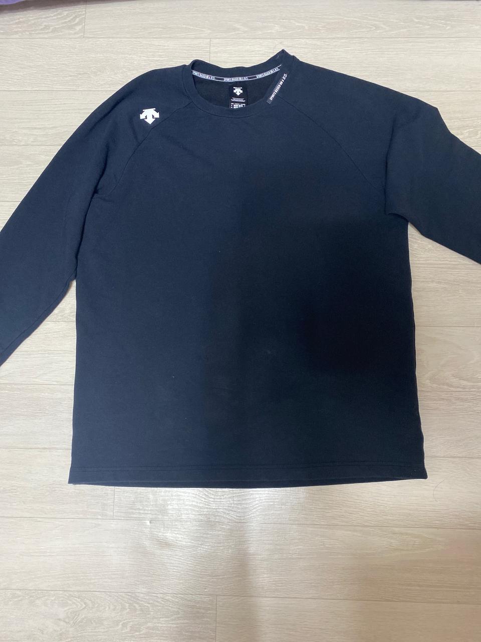 데상트 긴팔티셔츠