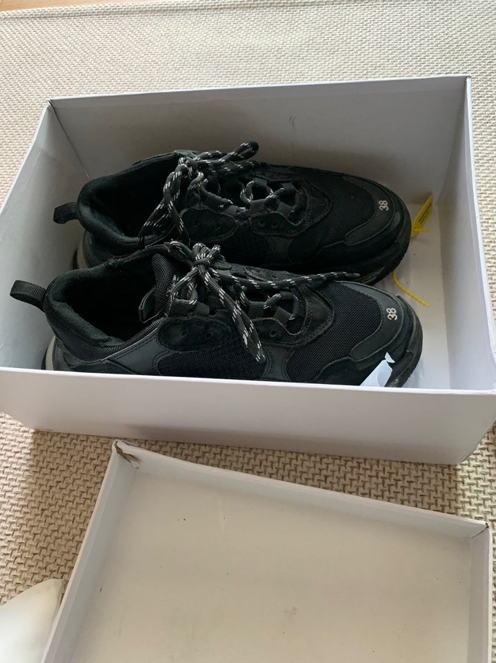 정품) 발렌시아가 트리플s