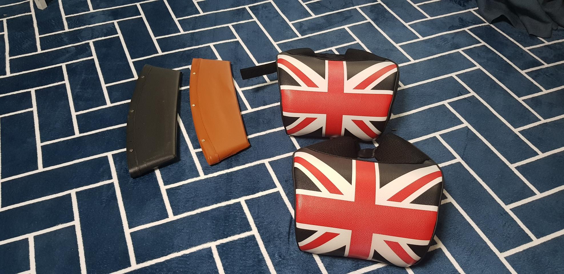 유니언잭 목쿠션 2개 및 사이드 포켓 2개