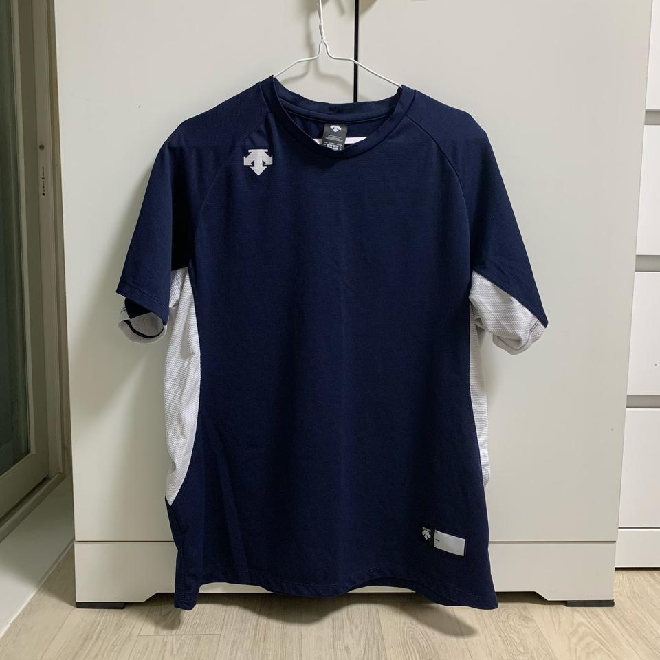 데상트 반팔 티셔츠