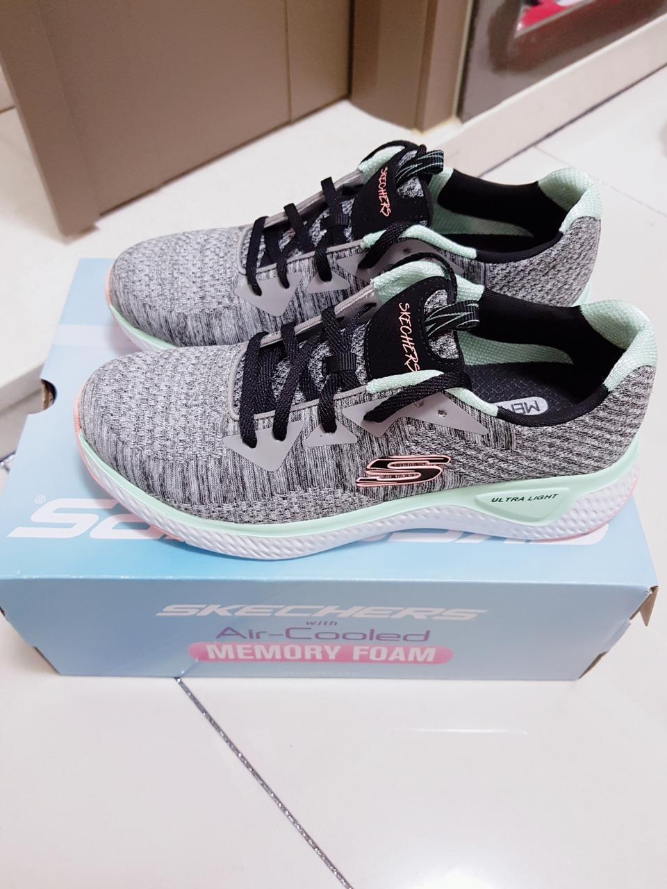 스케쳐스 워킹화 솔라 240 새제품