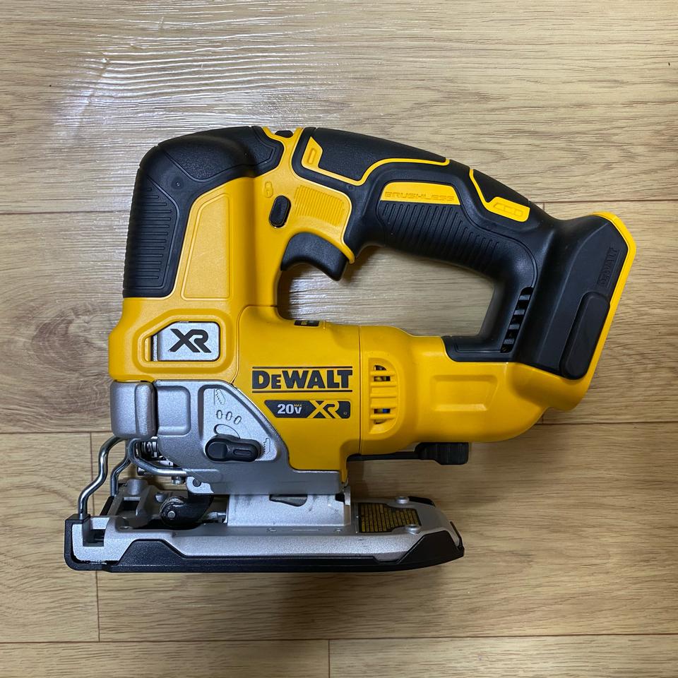 디월트 직쏘(DCS334B) 무선 20V 충전식