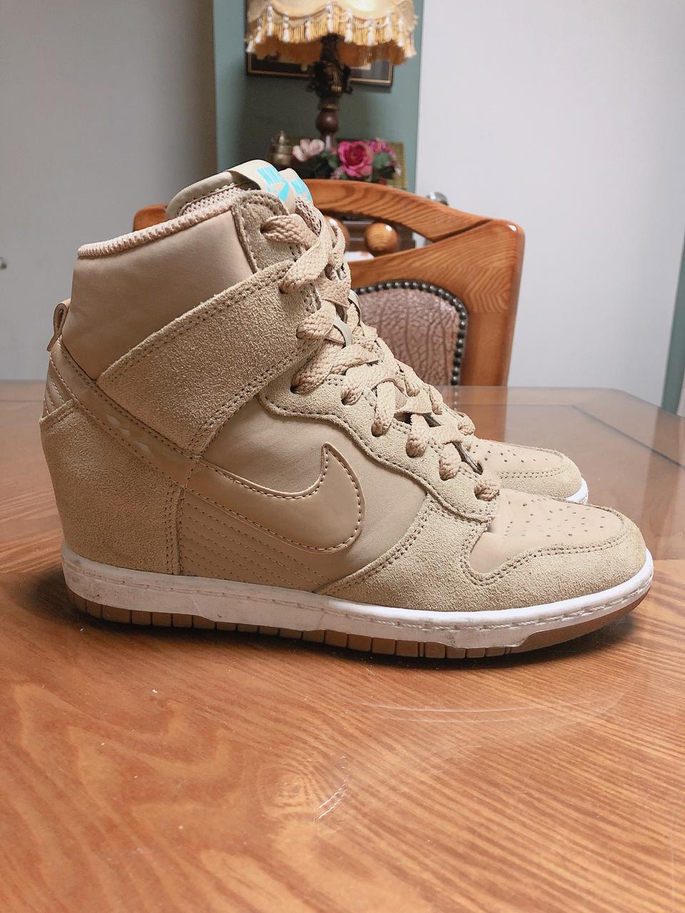 [230] 나이키 스카이 덩크 하이 에센셜 Nike