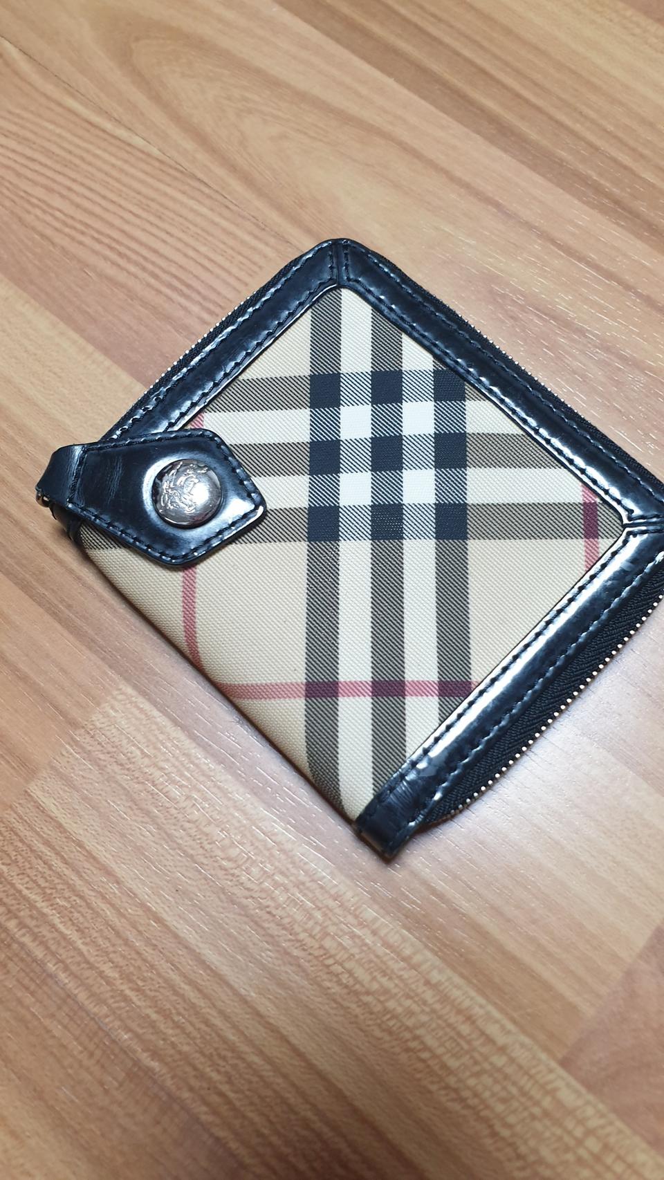 버버리 지퍼돌이 지갑