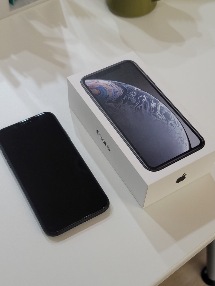 아이폰 xr 256G 블랙 팝니다