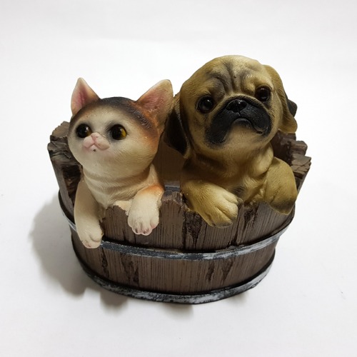 나무바구니에 걸터앉은 고양이강아지 수반 (마블)