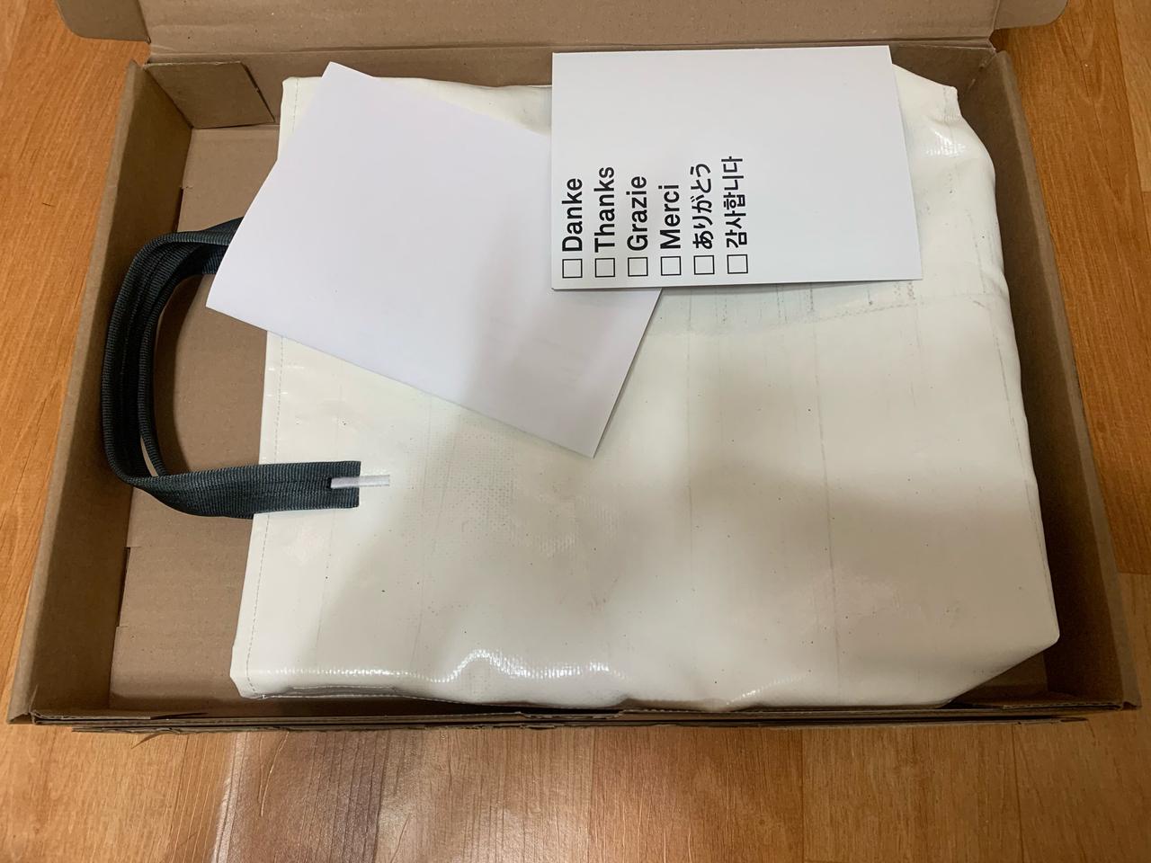 프라이탁 리랜드 올흰 올화이트 흰둥이