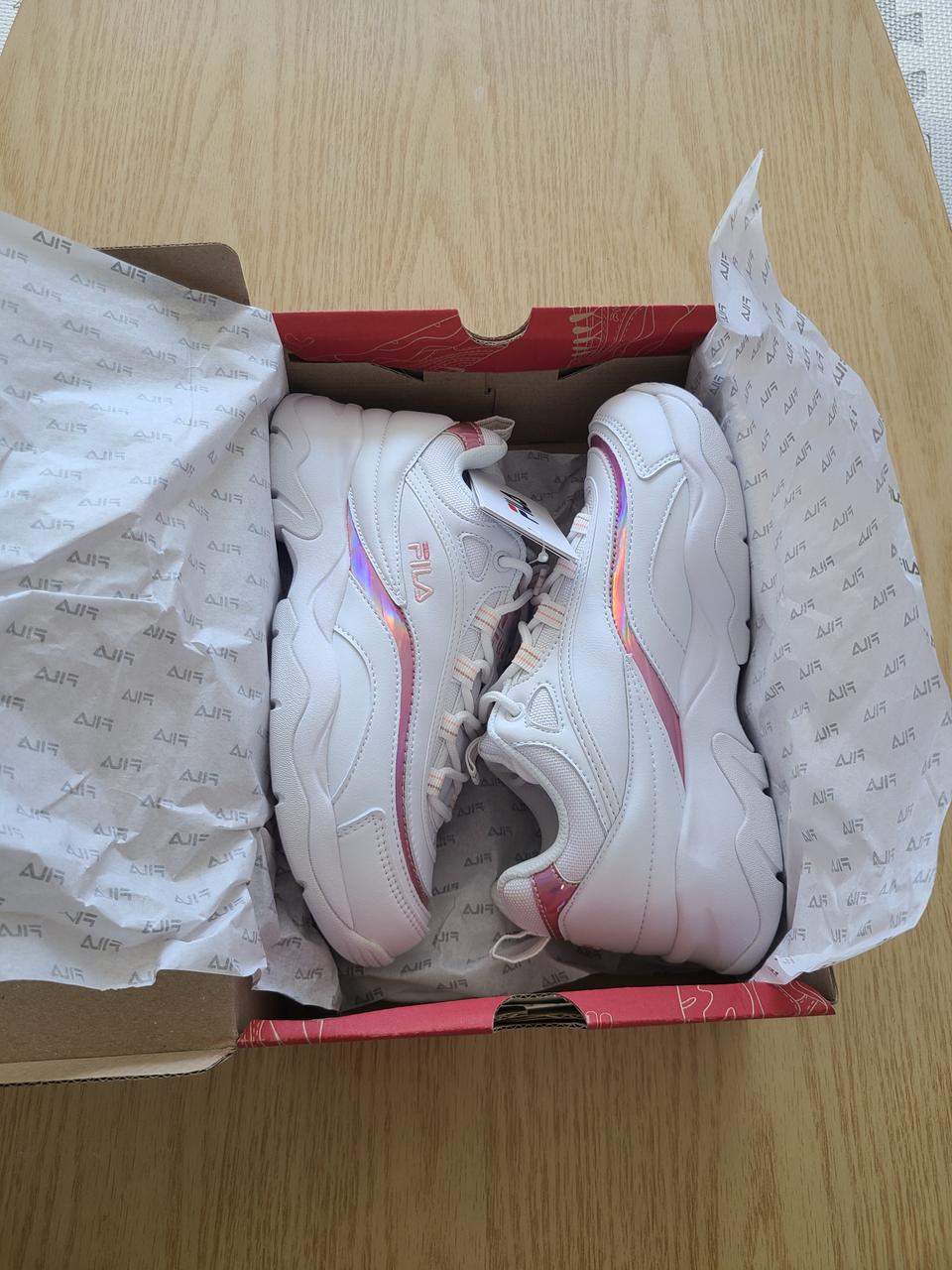 휠라 운동화(235mm)