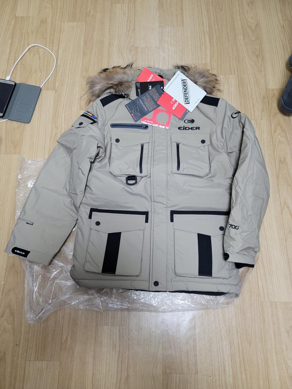 아이더 남녀공용 헤비덕다운 베이지 색상