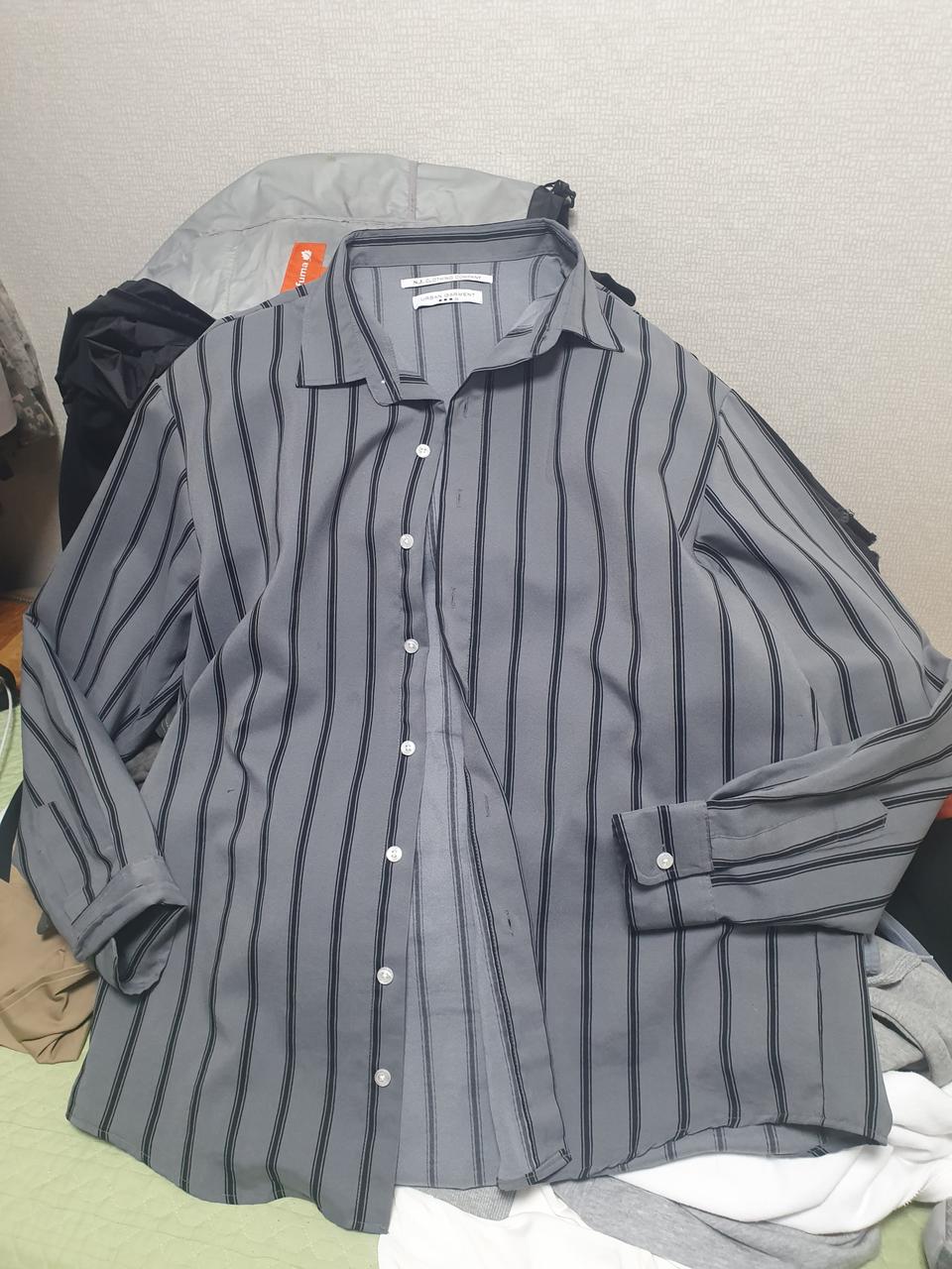 오버핏 스트라이프 셔츠