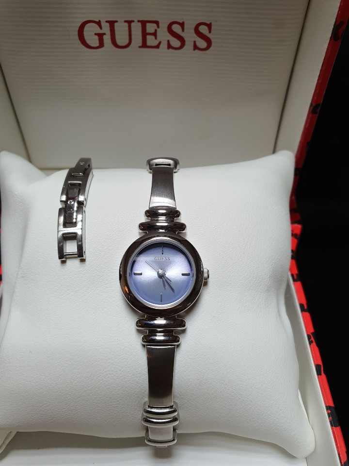 새상품 여성용 게스 시계팔찌 판매합니다