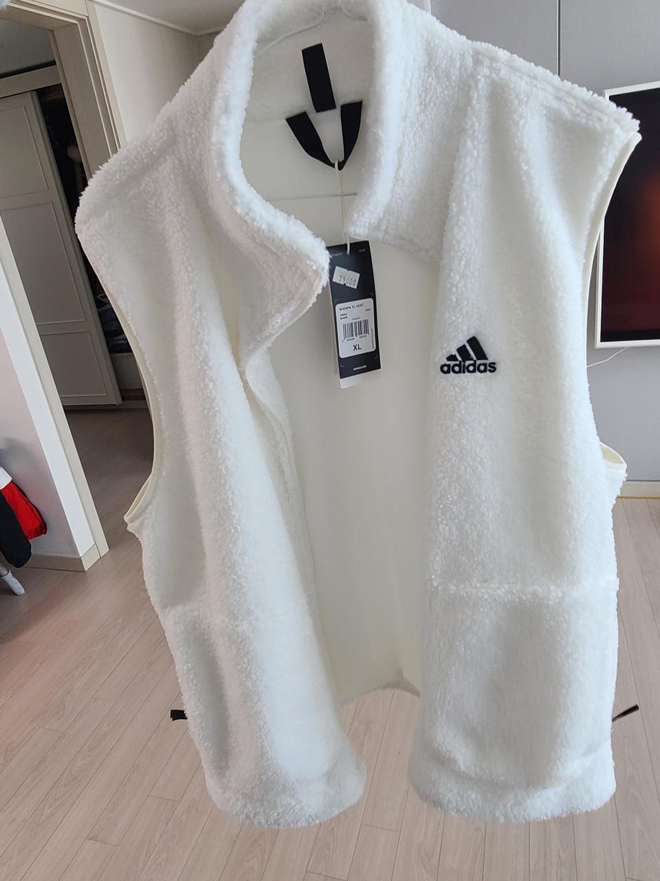 새상품 아디다스 양털조끼 팝니다~