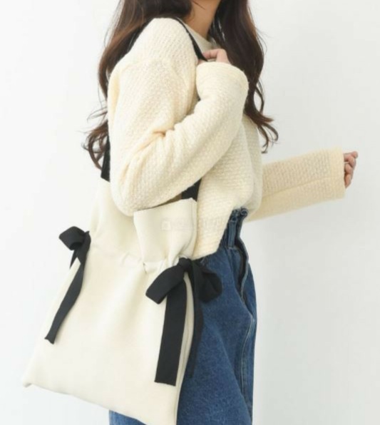 (새상품)세미크롭 니트티ㅡ네이비