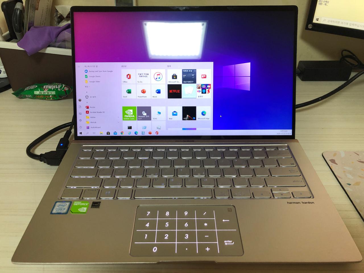 Asus젠북14(I5-8세대, 8기가, SSD 512,충전기2개)