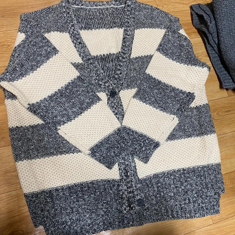 새상품/ 스트라이프 보카시 니트가디건 프리 (상세사이즈 있어요)