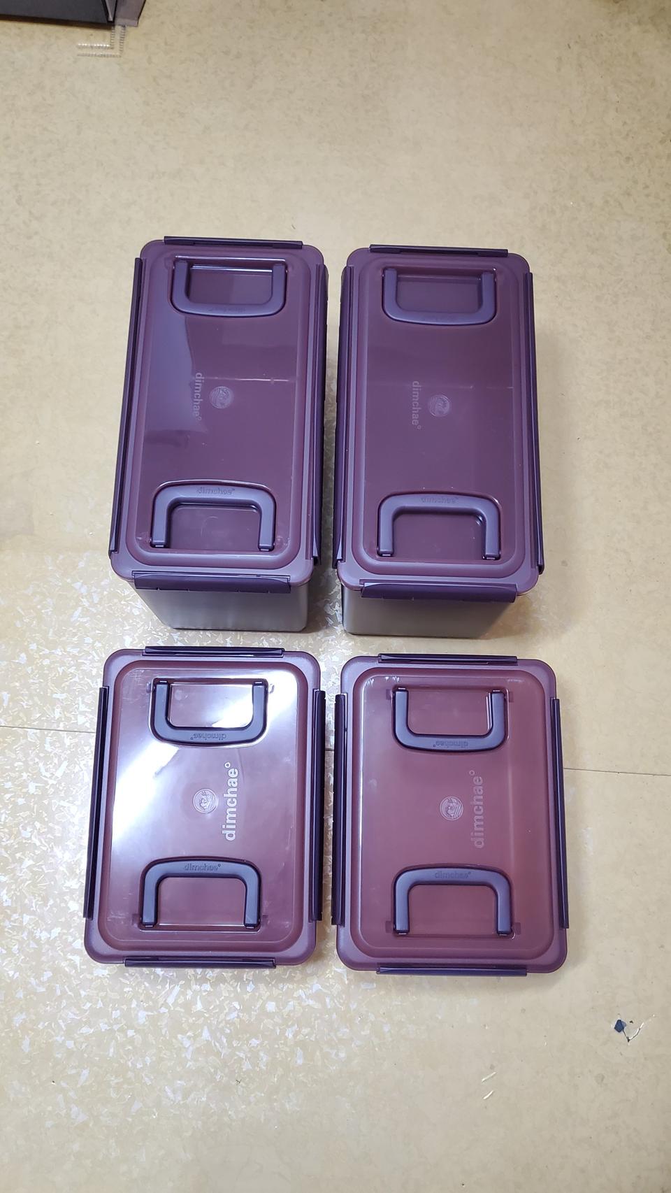 딤채 김치냉장고  330리터   용기 네개