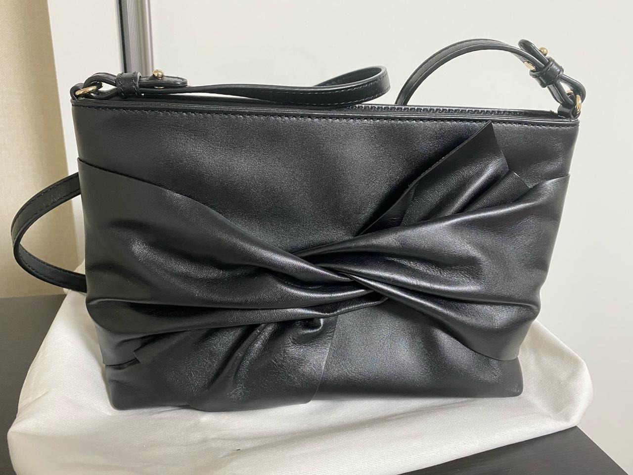 끌로디피에로 블랙 가죽 리본 숄더백