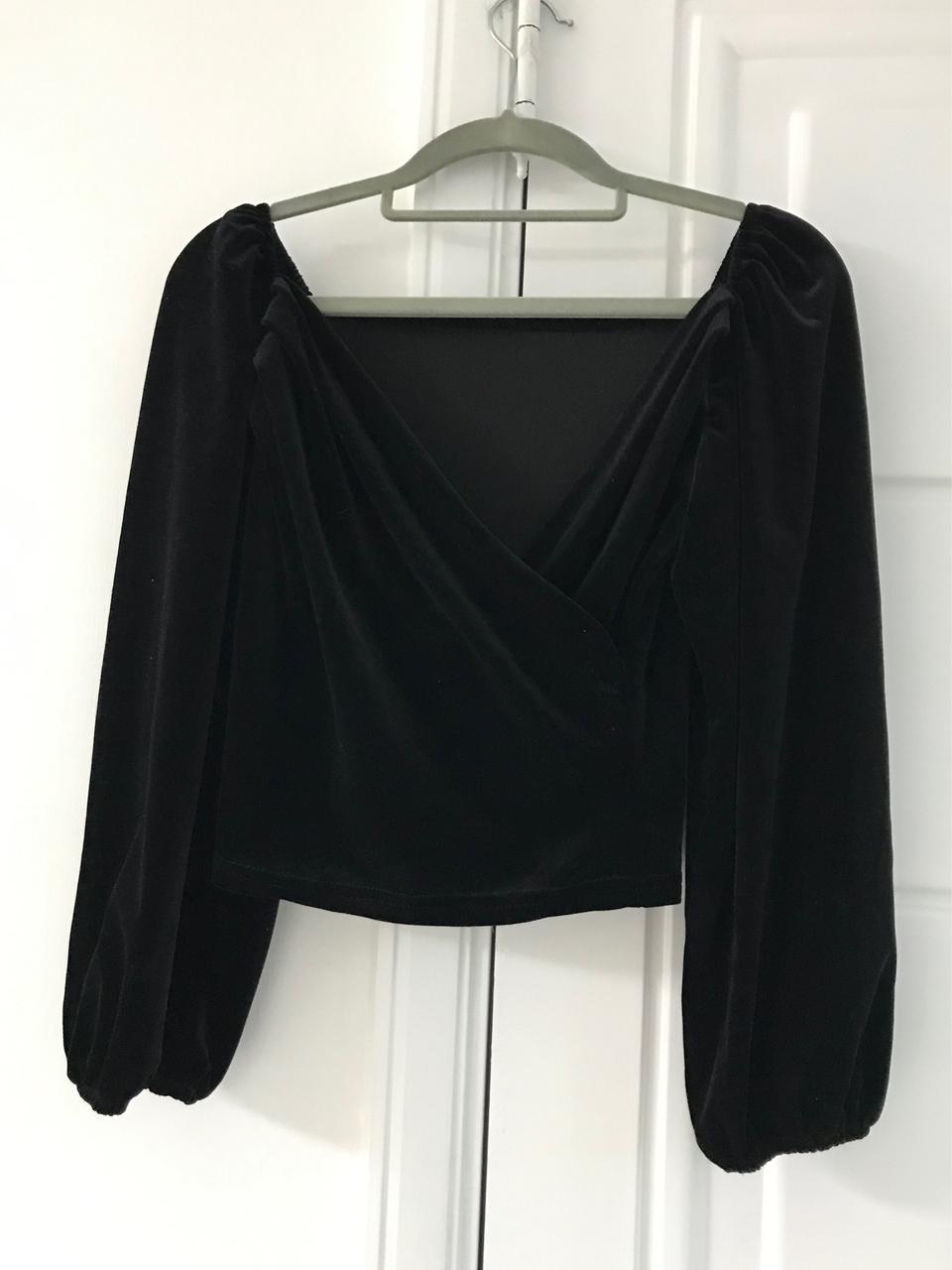 벨벳 브이넥 블라우스티
