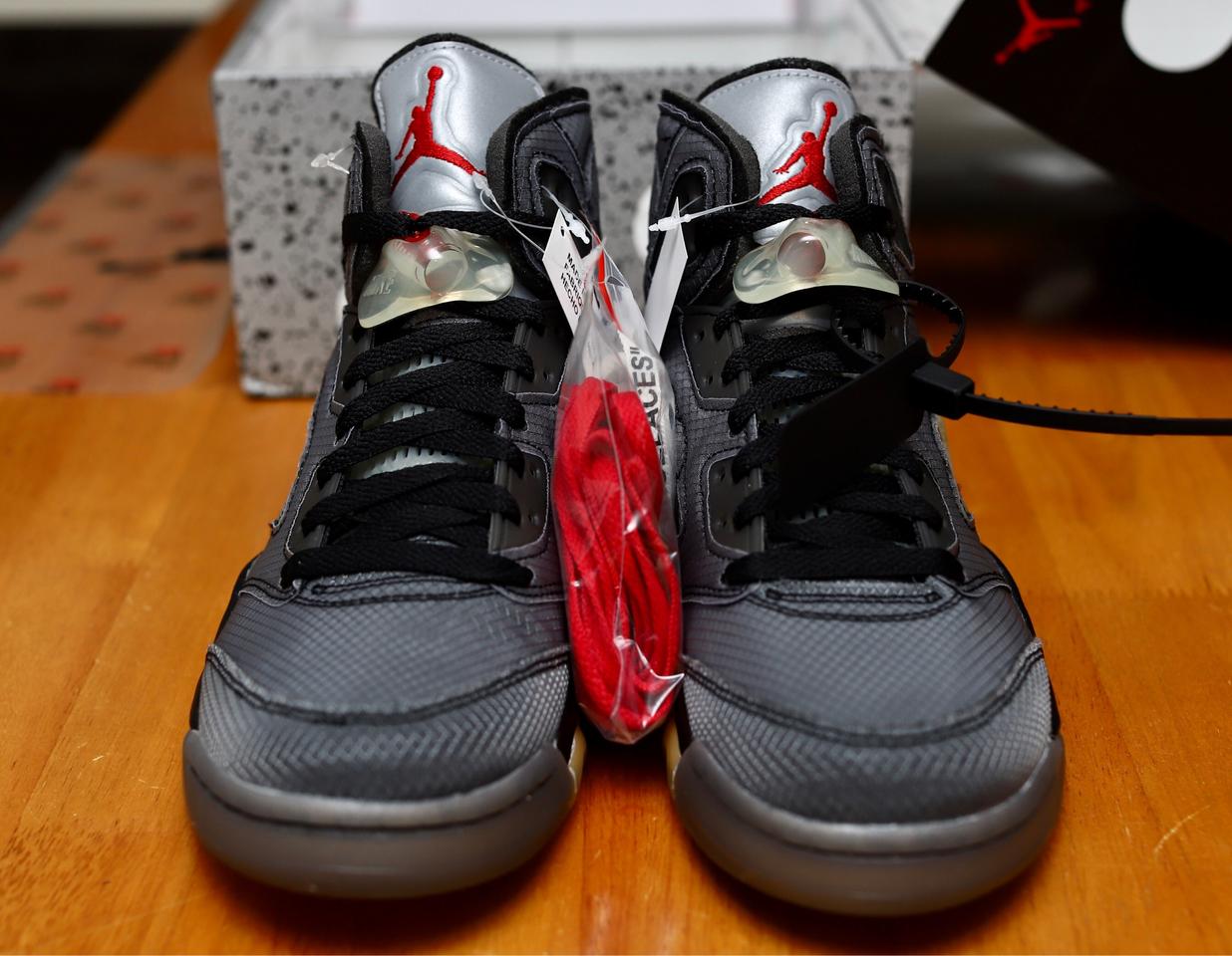 오프화이트 조던5(265)무슬림 팝니다.